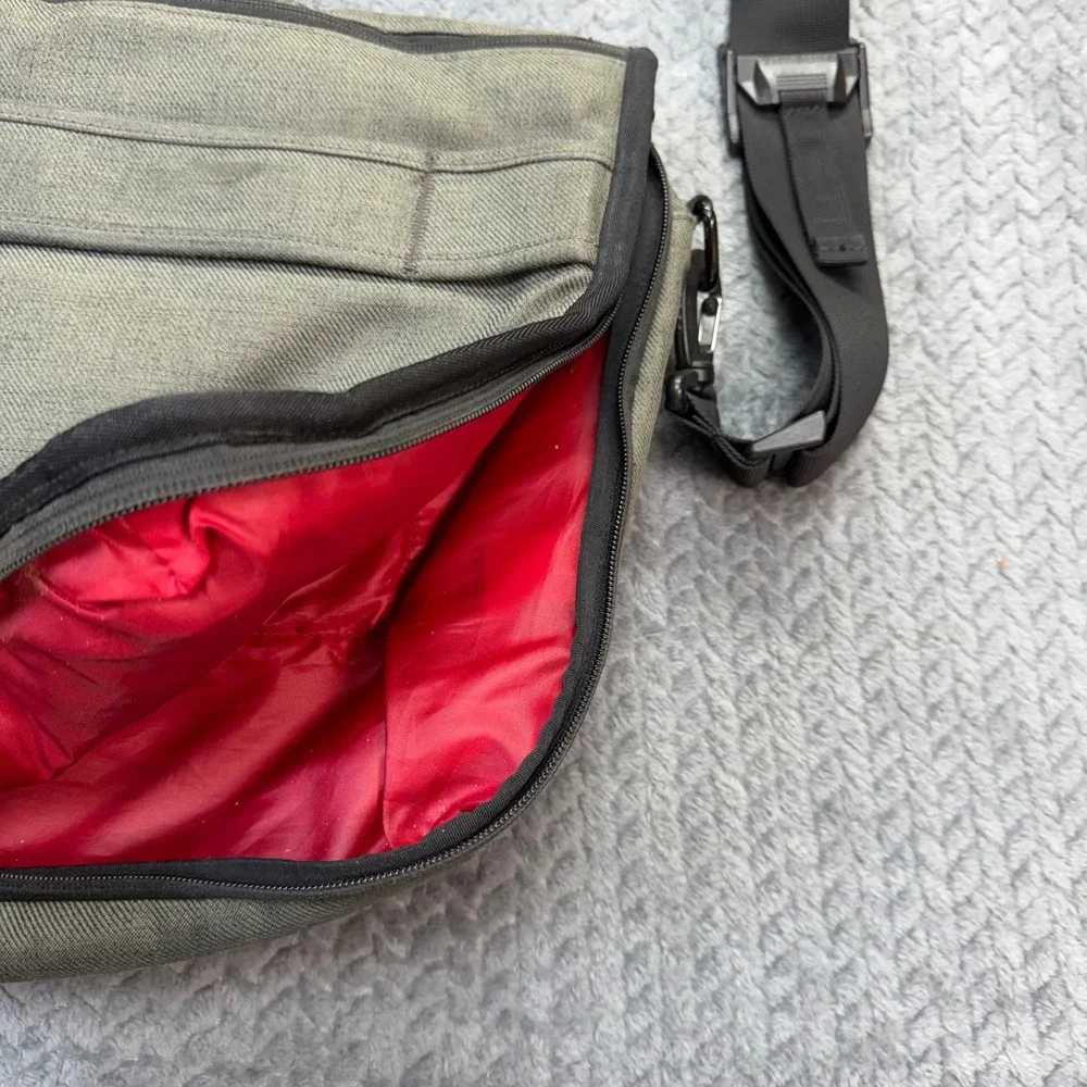 Timbuk2 Messenger Bag Medium Commuter Olive Green Recycled Fabric Laptop